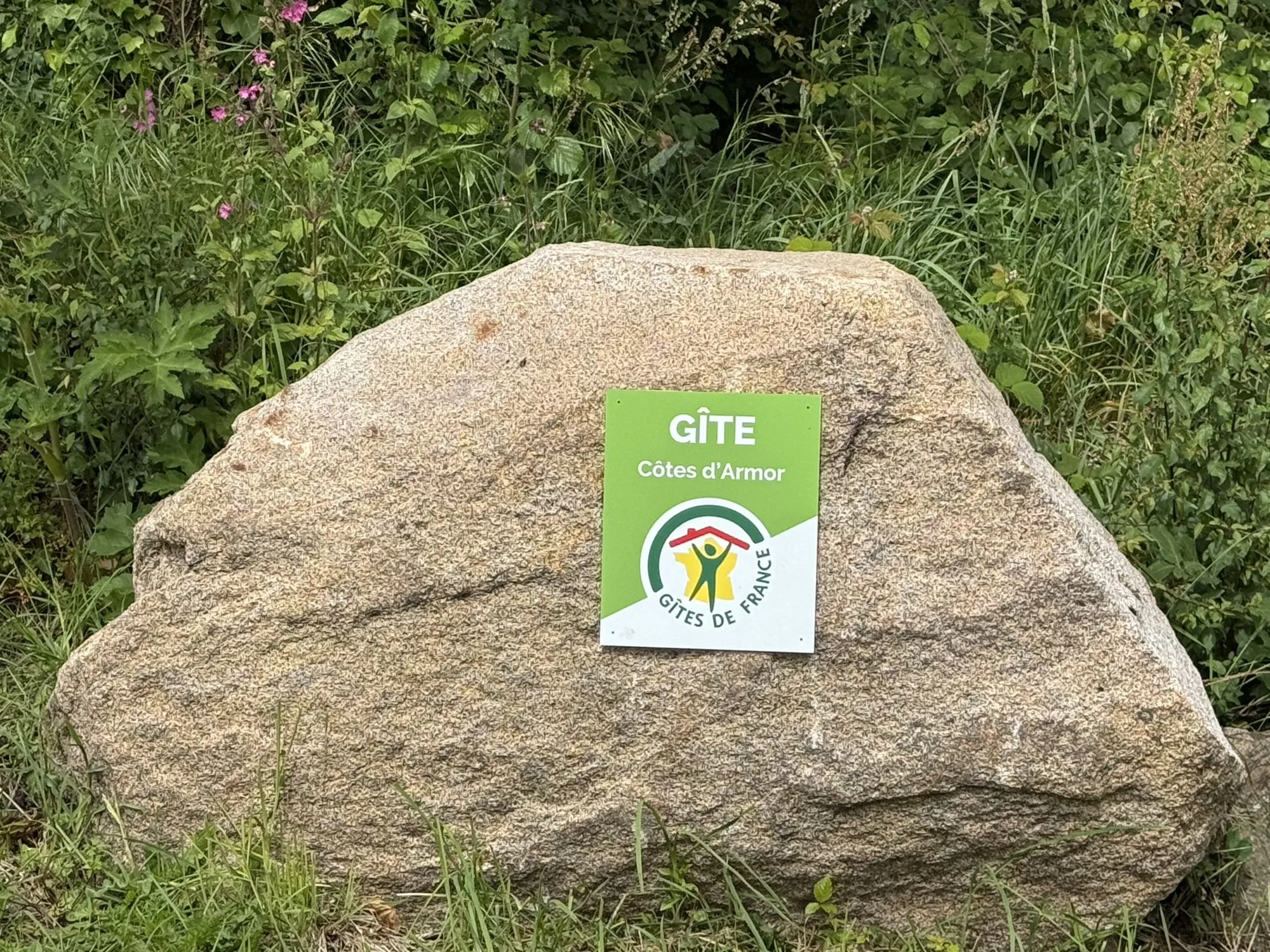 Le panneau Gîtes de France à l’entrée des gîtes