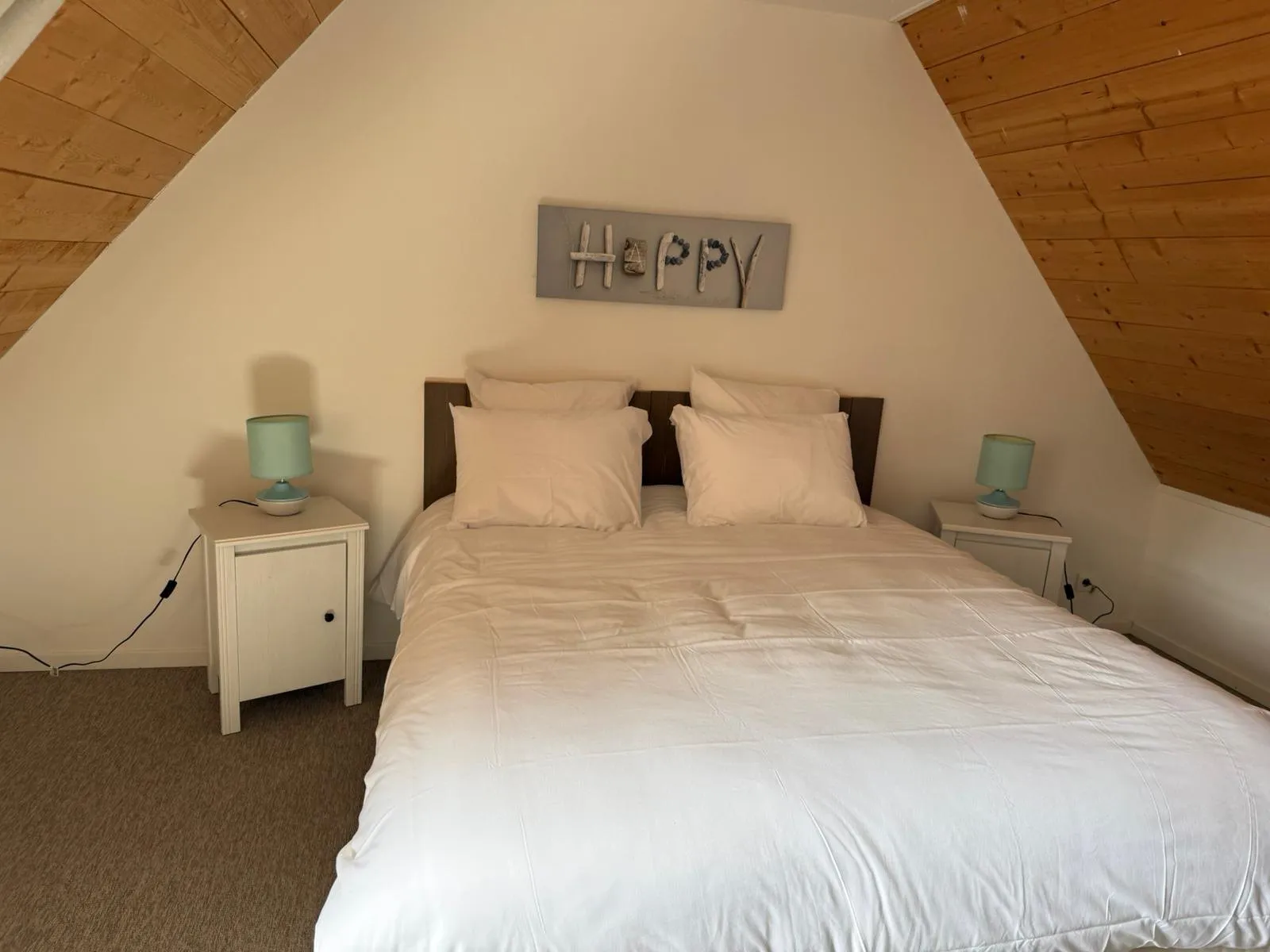 La chambre au lit double de Cleuz Meur, sous la charpente